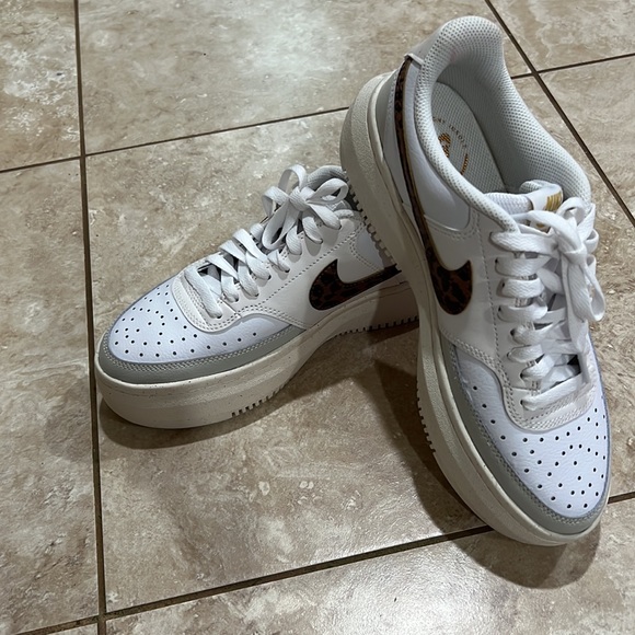 Women’s NIKE COURT VISION ALTA  size 9.5 color White - Picture 3 of 11